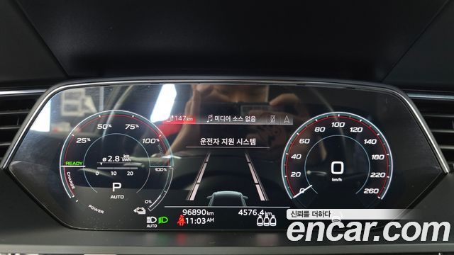Audi e-tron 2022 — photo 8