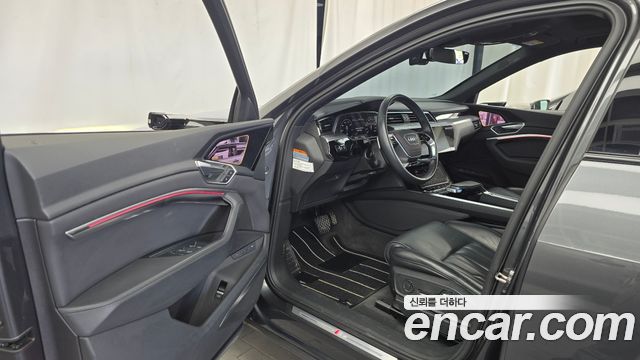 Audi e-tron 2022 — photo 10