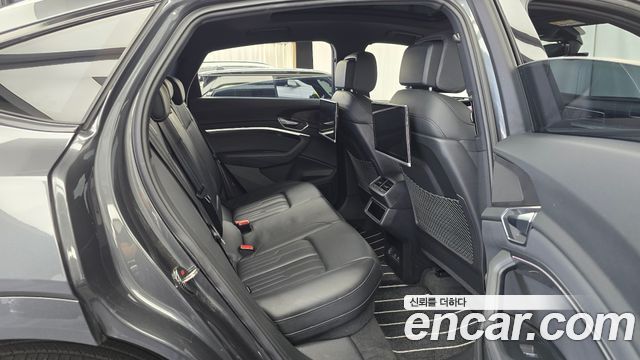Audi e-tron 2022 — photo 12