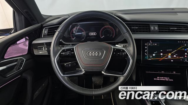 Audi e-tron 2022 — photo 13