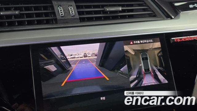 Audi e-tron 2022 — photo 15