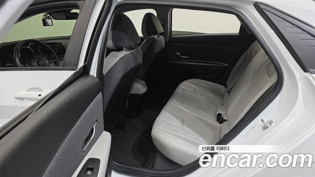 Hyundai AVANTE 2021 — photo 17