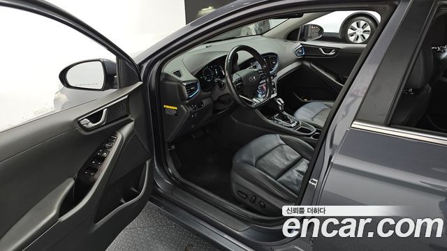 Hyundai Ioniq 2016 — photo 10