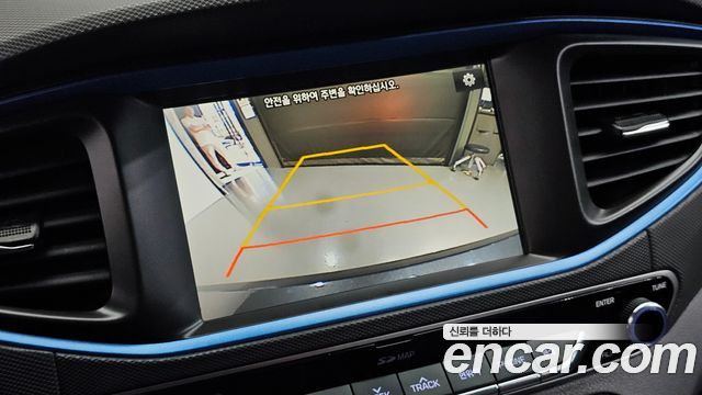 Hyundai Ioniq 2016 — photo 16