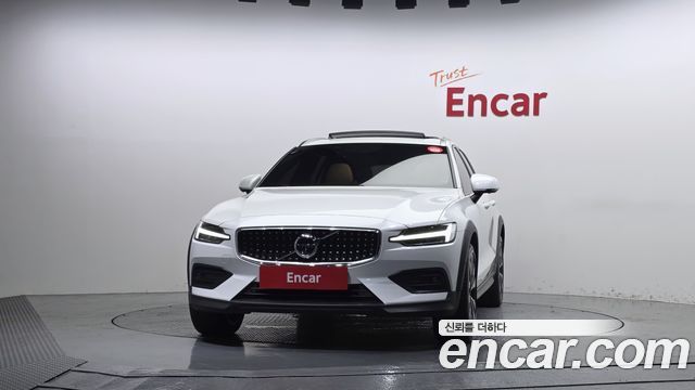 Volvo V60 2022 — photo 3