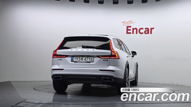 Volvo V60 2022 — photo 4