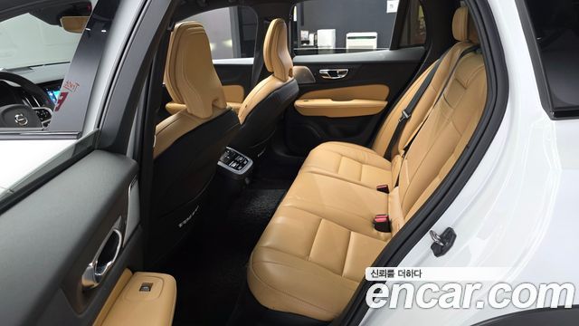 Volvo V60 2022 — photo 11