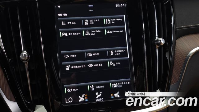 Volvo V60 2022 — photo 16