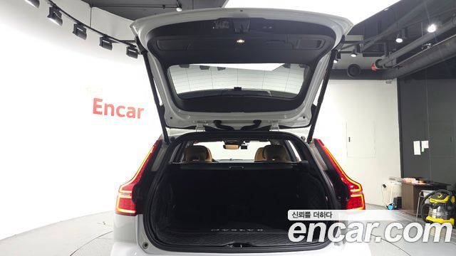 Volvo V60 2022 — photo 19