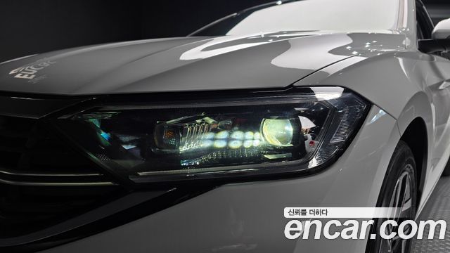 Volkswagen Jetta 2024 — photo 8