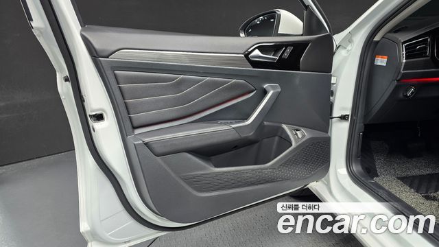 Volkswagen Jetta 2024 — photo 14