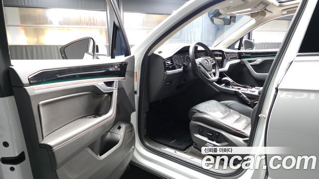 Volkswagen Touareg 2020 — photo 10