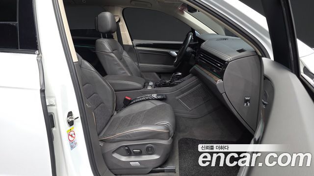 Volkswagen Touareg 2020 — photo 11