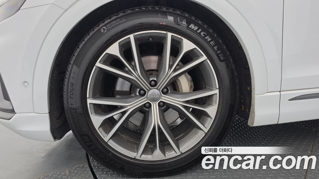 Audi Q8 2021 — photo 5