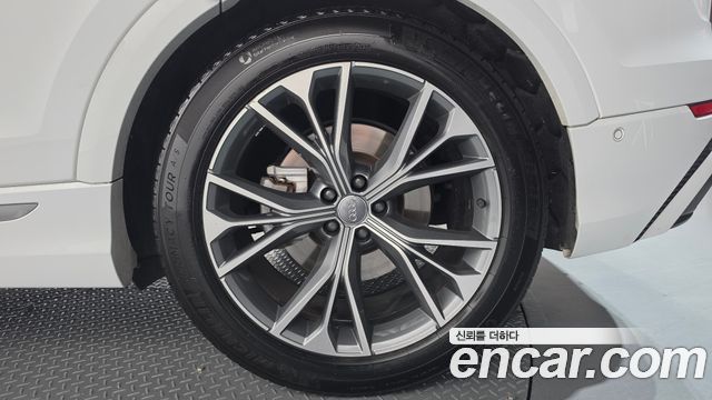 Audi Q8 2021 — photo 7