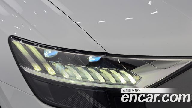 Audi Q8 2021 — photo 8
