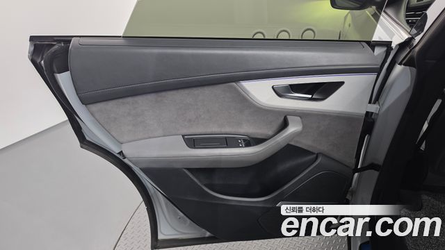 Audi Q8 2021 — photo 15