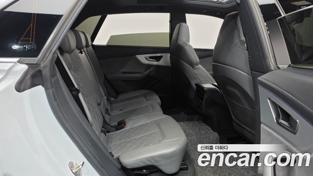 Audi Q8 2021 — photo 16
