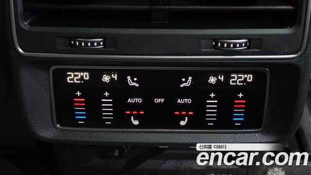 Audi Q8 2021 — photo 33
