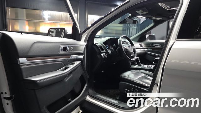 Ford Explorer 2018 — photo 10