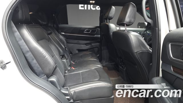 Ford Explorer 2018 — photo 12