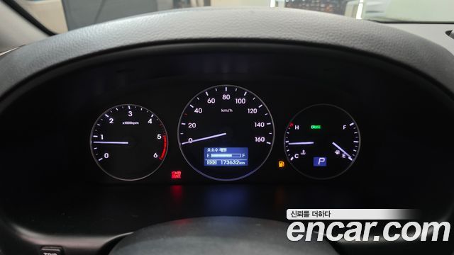 Hyundai Starex 2016 — photo 8