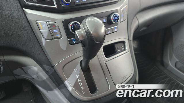 Hyundai Starex 2017 — photo 9