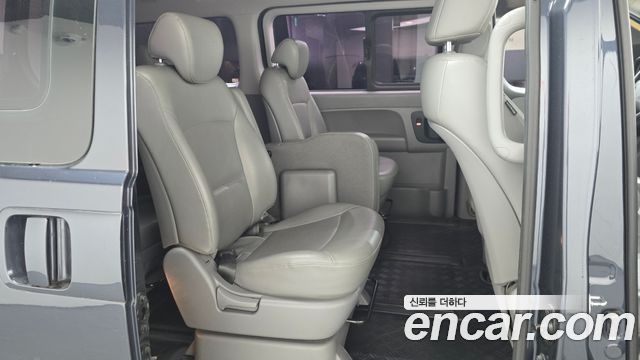 Hyundai Starex 2017 — photo 11