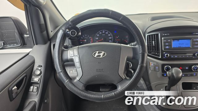 Hyundai Starex 2017 — photo 12