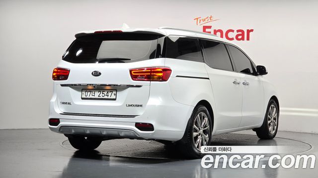 Kia Canival 2019 — photo 2
