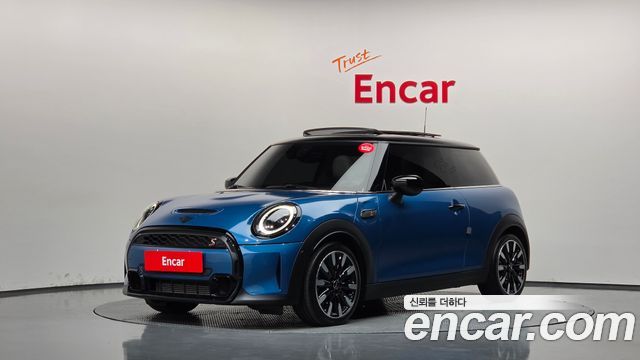 Mini Cooper 2023 — photo 1