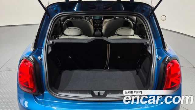Mini Cooper 2023 — photo 25
