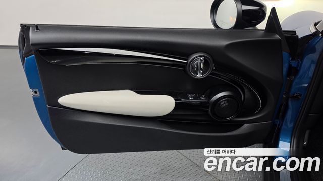 Mini Cooper 2023 — photo 14