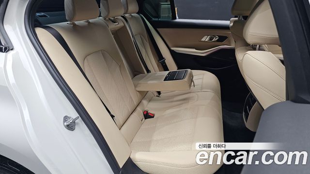 BMW 3-Series 2024 — photo 17