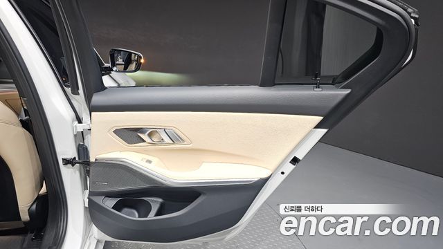 BMW 3-Series 2024 — photo 15