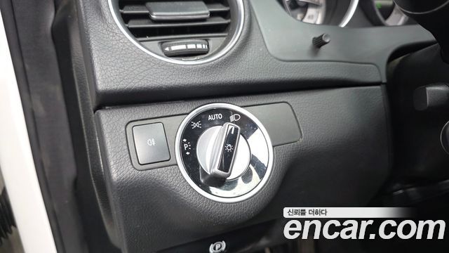 Mercedes-Benz C-Class 2013 — photo 17