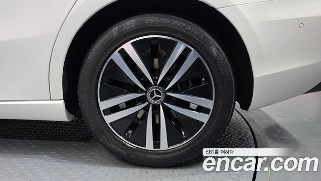Mercedes-Benz A-Class 2022 — photo 5