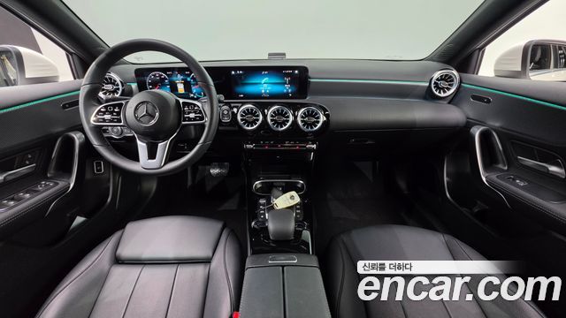 Mercedes-Benz A-Class 2022 — photo 10
