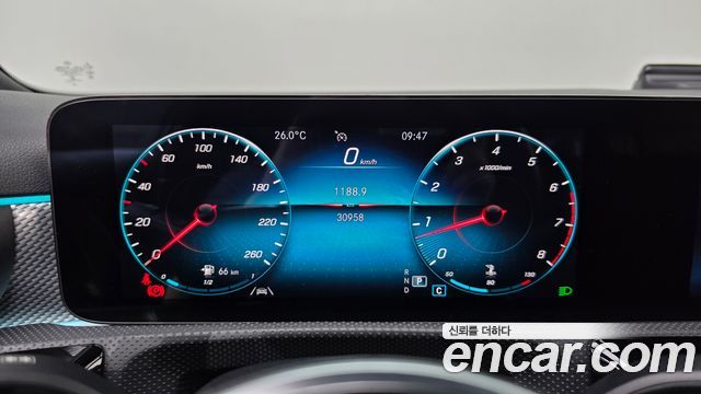 Mercedes-Benz A-Class 2022 — photo 11