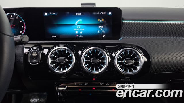 Mercedes-Benz A-Class 2022 — photo 18