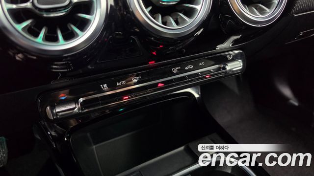 Mercedes-Benz A-Class 2022 — photo 24