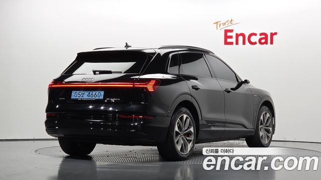 Audi e-tron 2022 — photo 2