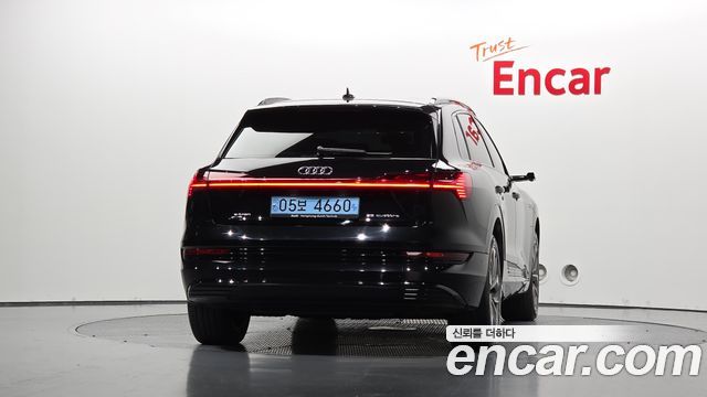 Audi e-tron 2022 — photo 4