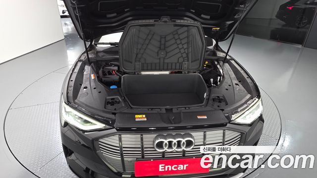Audi e-tron 2022 — photo 6