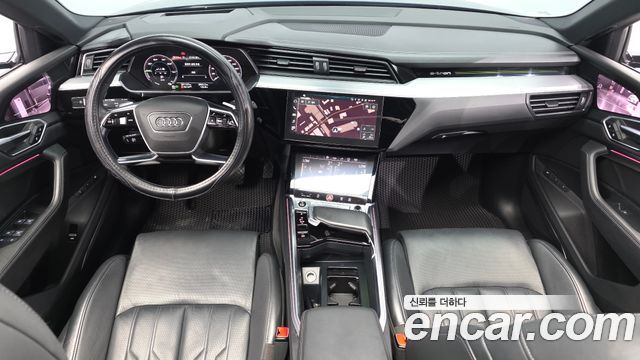 Audi e-tron 2022 — photo 10