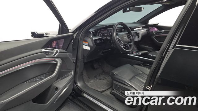 Audi e-tron 2022 — photo 13