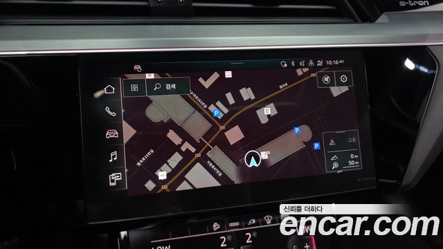 Audi e-tron 2022 — photo 21