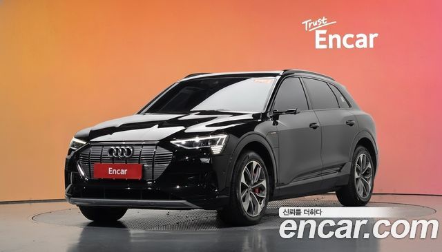 Audi e-tron 2022 — photo 1