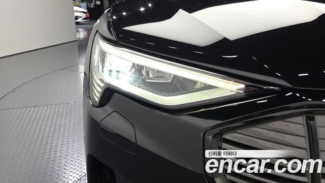 Audi e-tron 2022 — photo 8