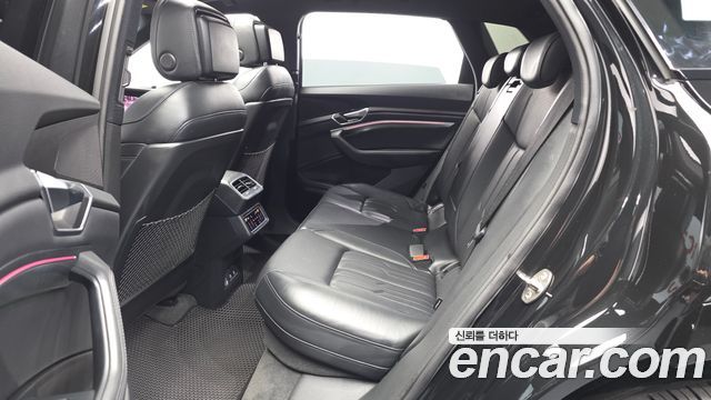 Audi e-tron 2022 — photo 16